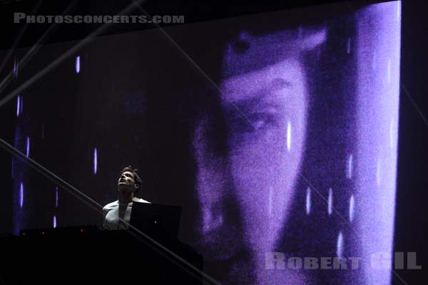 JON HOPKINS - 2014-10-30 - PARIS - Grande Halle de La Villette - 